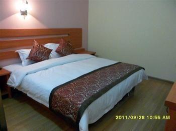 Tiandi Renhe Hotel Цзінань Екстер'єр фото
